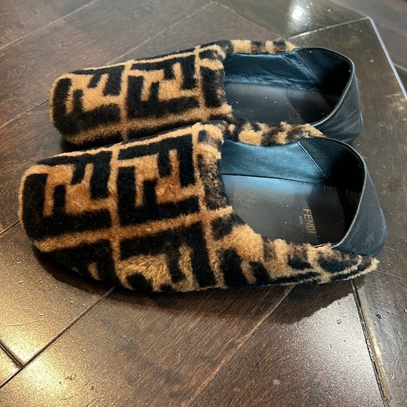 Fendi shearling slippers - Picture 6 of 9